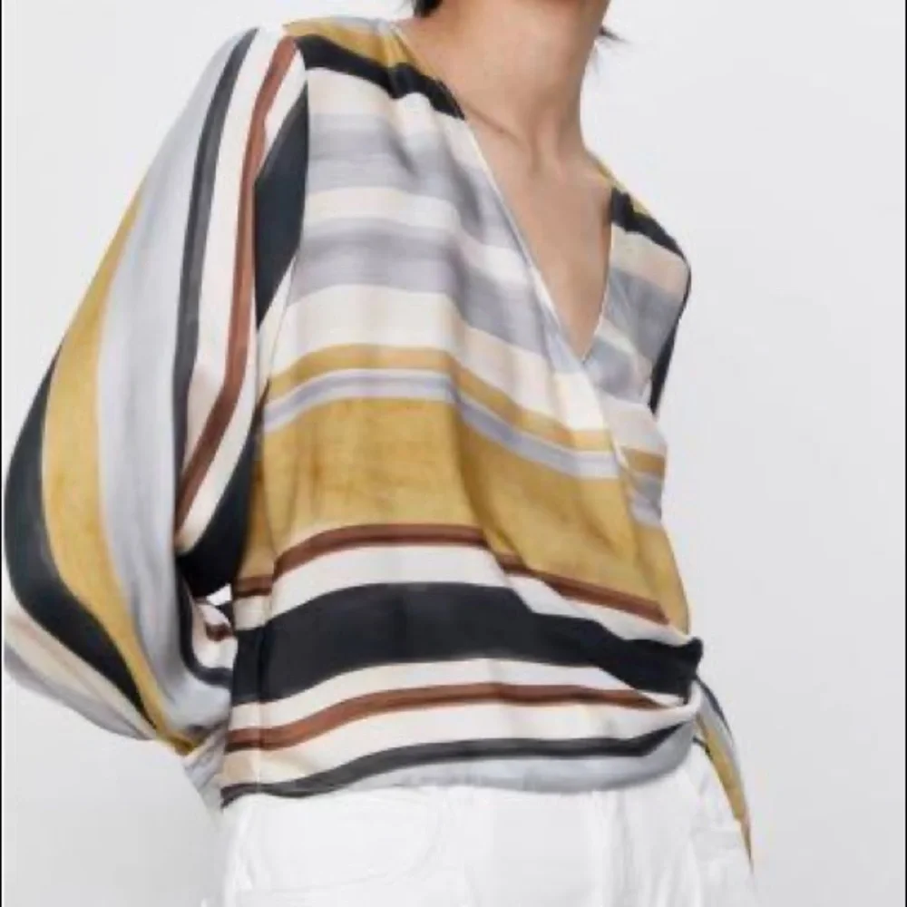 Sateen wrap blouse - Picture 4 of 11